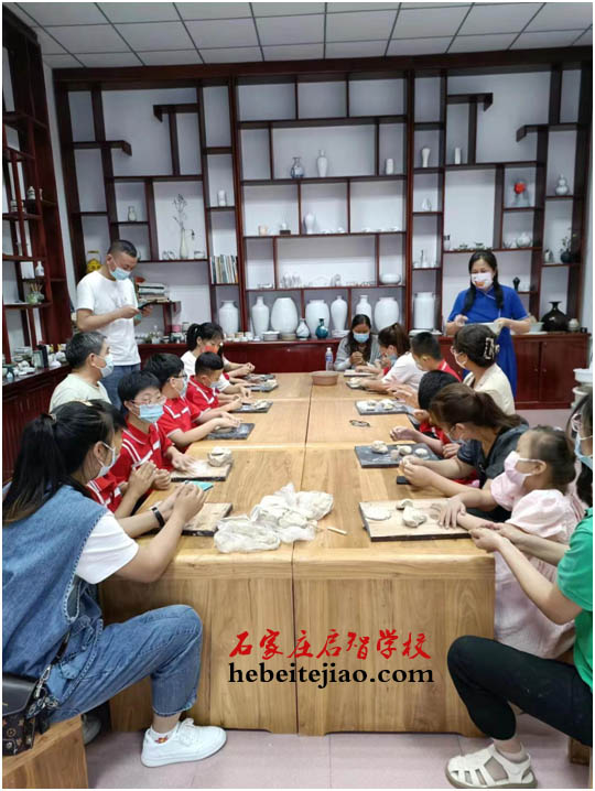 石家庄启智学校在河北省博物院开展六一陶艺主题活动